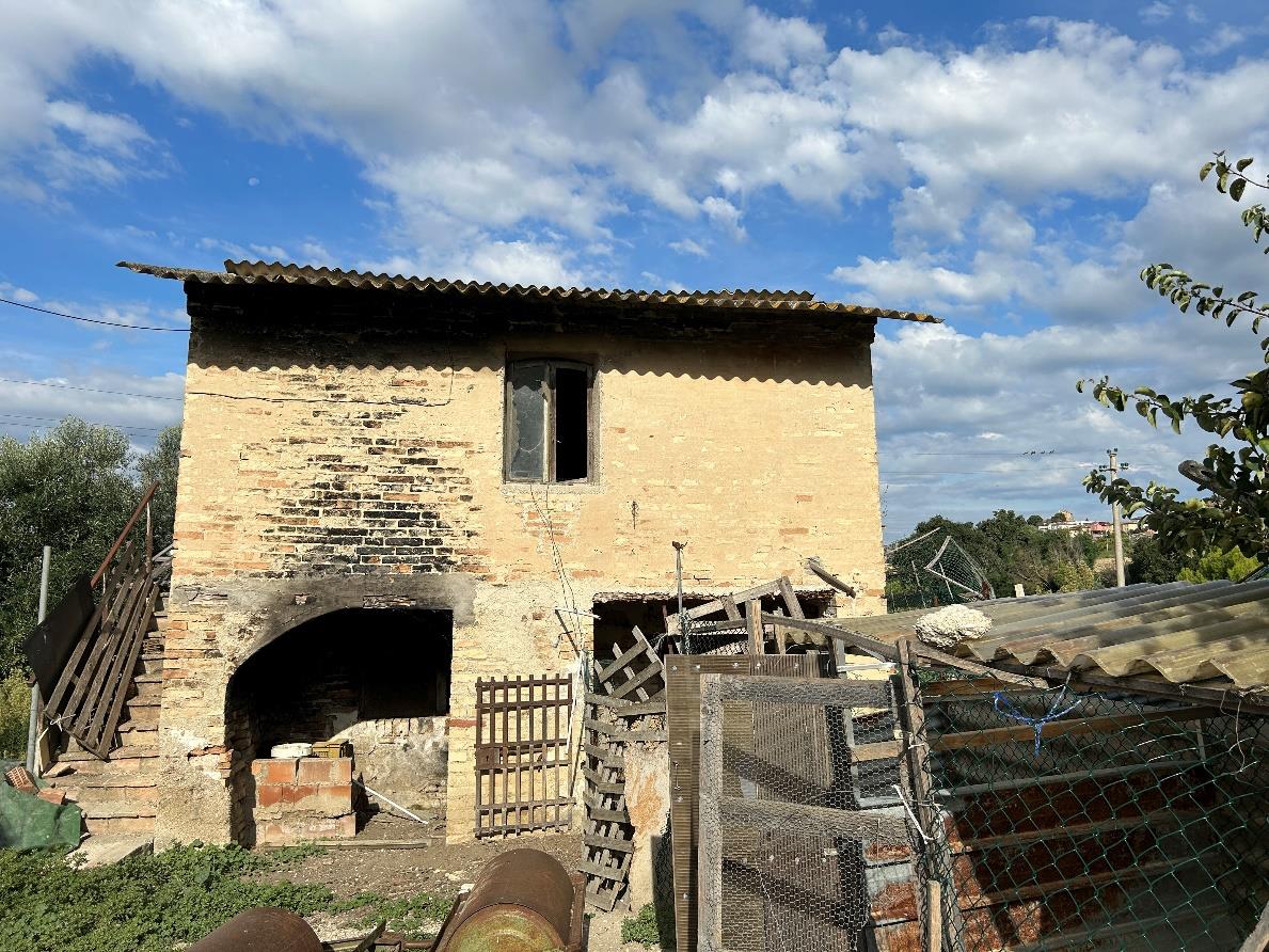 Abitazione di tipo rurale immobile residenziale