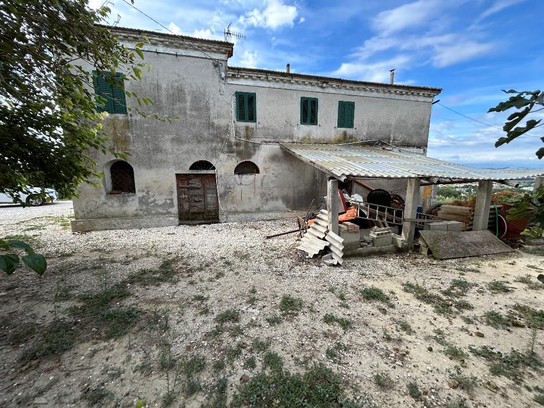 Abitazione di tipo rurale immobile residenziale