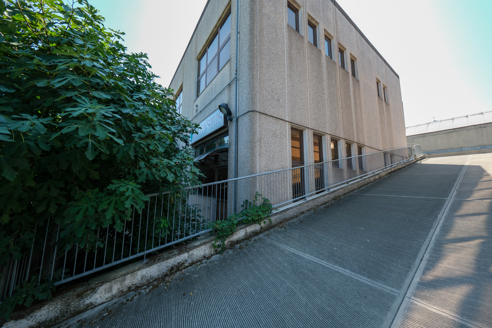 Laboratori per arti e mestieri immobile commerciale