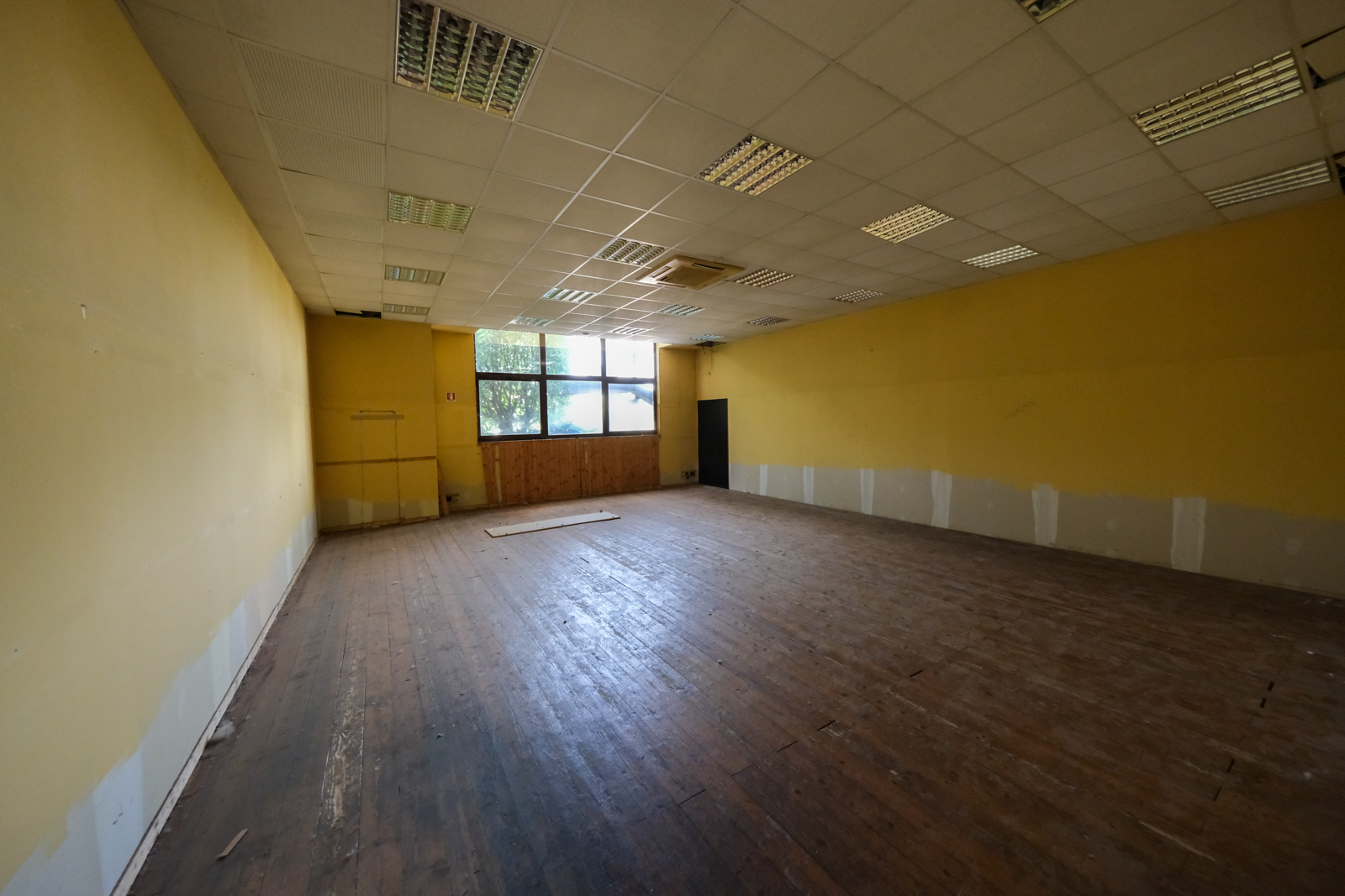 Laboratori per arti e mestieri immobile commerciale