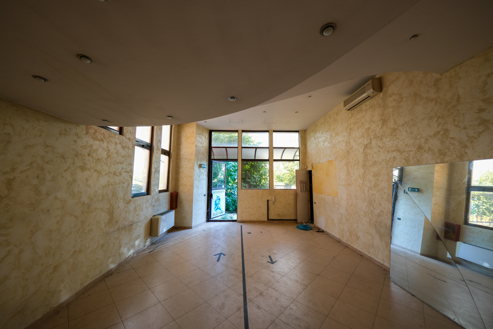 Laboratori per arti e mestieri immobile commerciale