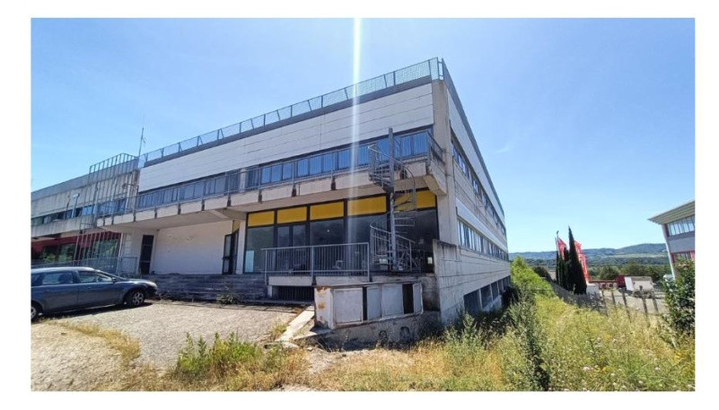 Fabbricati costruiti per esigenze commerciali immobile commerciale