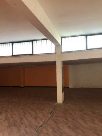 Magazzini e locali di deposito immobile commerciale