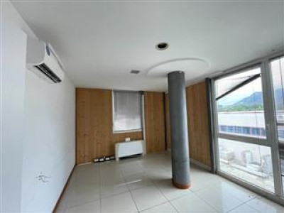 Uffici e studi privati immobile commerciale